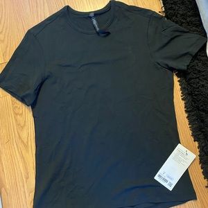 Men’s 5 Year Basic Tee Size M